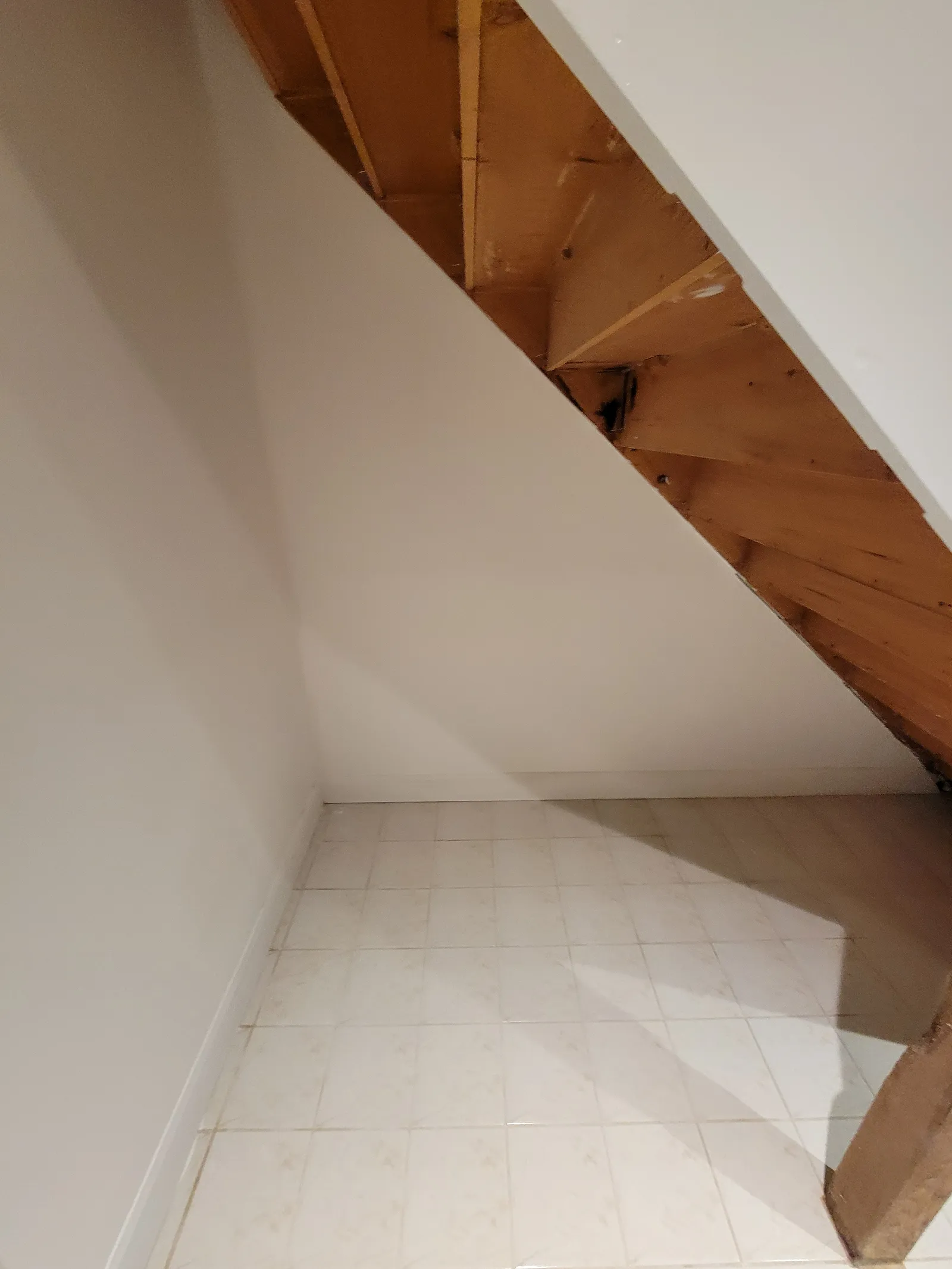 Invisible drywall repair in East Gwillimbury, Ontario by VOL Handyman