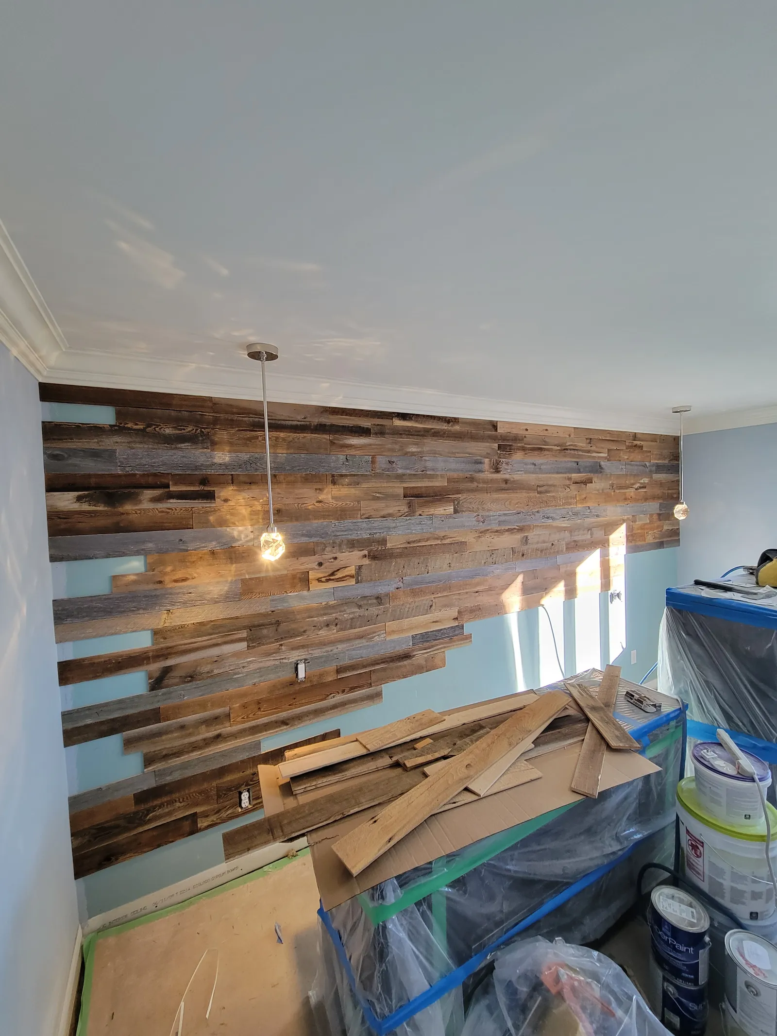 Reclaimed-wood feature wall in Richmond Hill, Ontario by VOL Handyman
