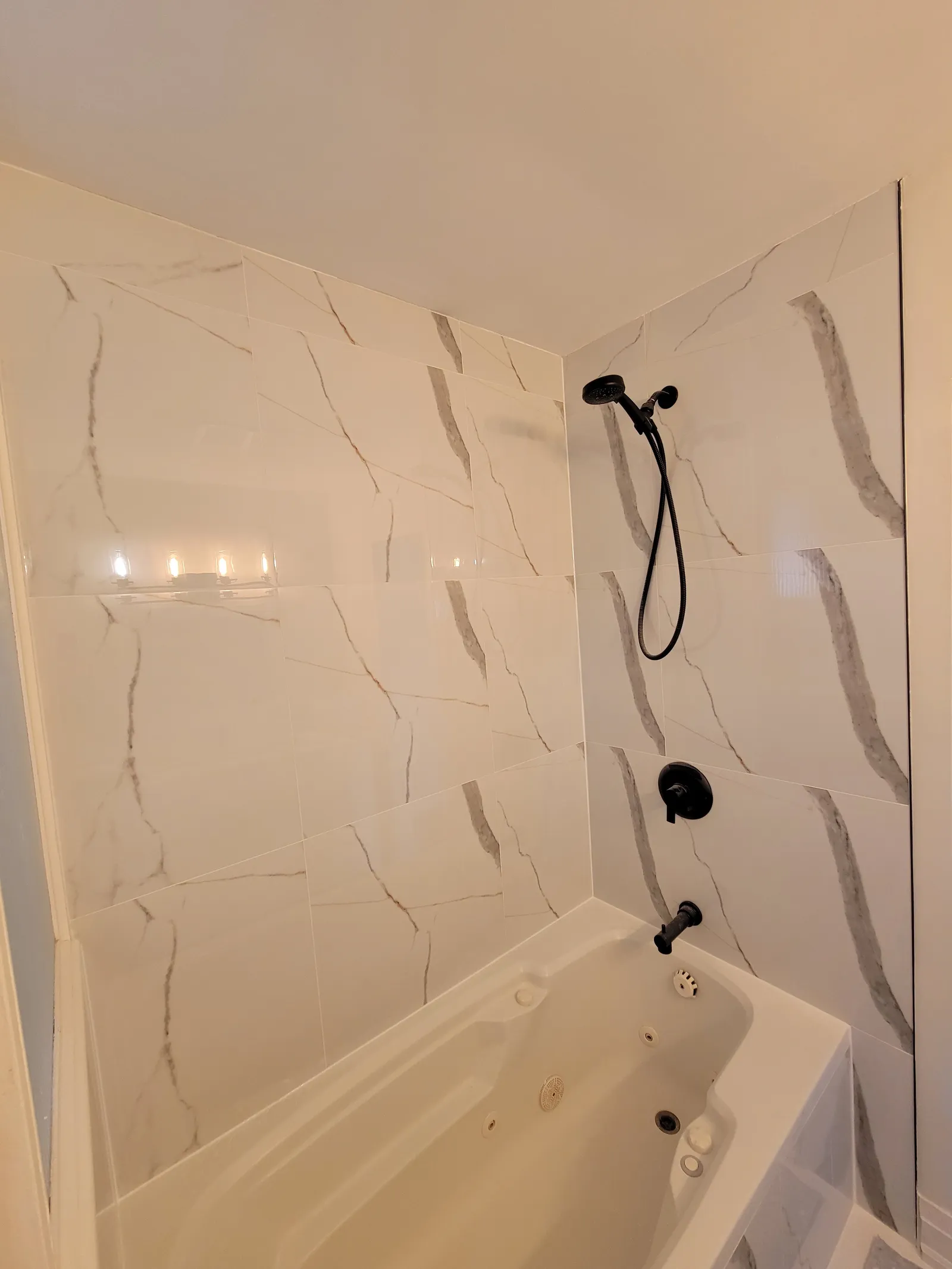 Bathtub surround re-tile in Aurora, Ontario by VOL Handyman